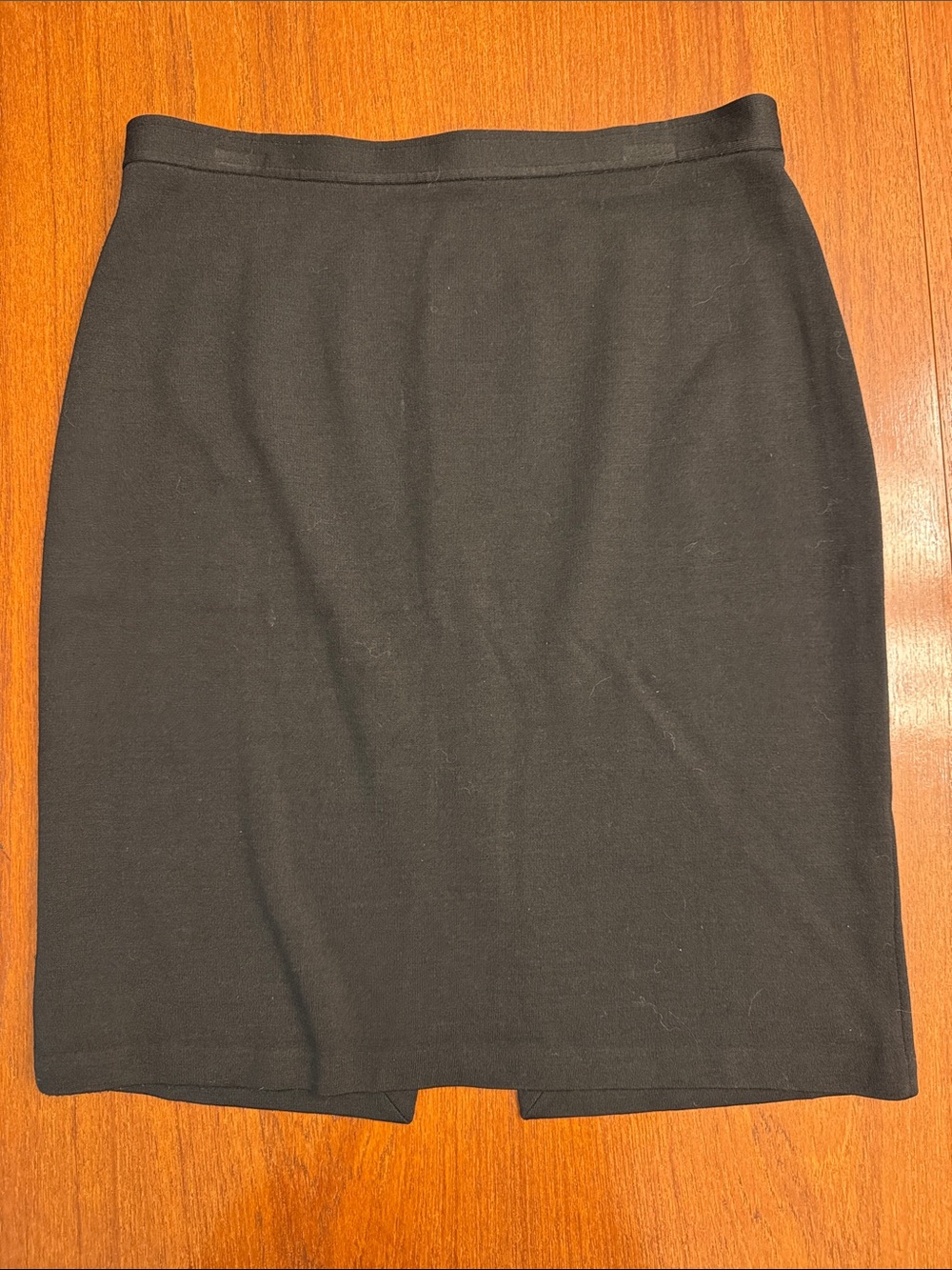 St. John Sleek Black Pencil Skirt